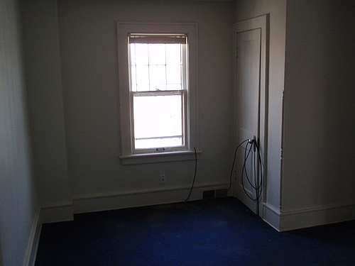 115 Bulkley bedroom with a double hung window.