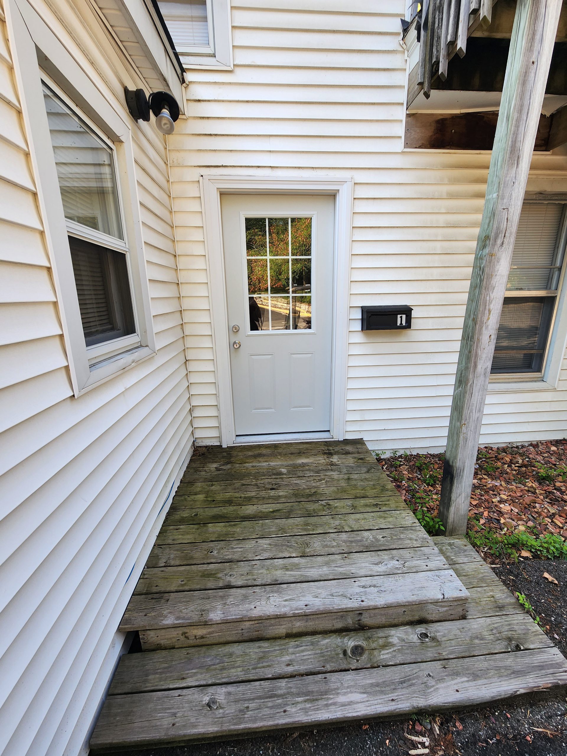 Front Entry of 402 Stanwood #1