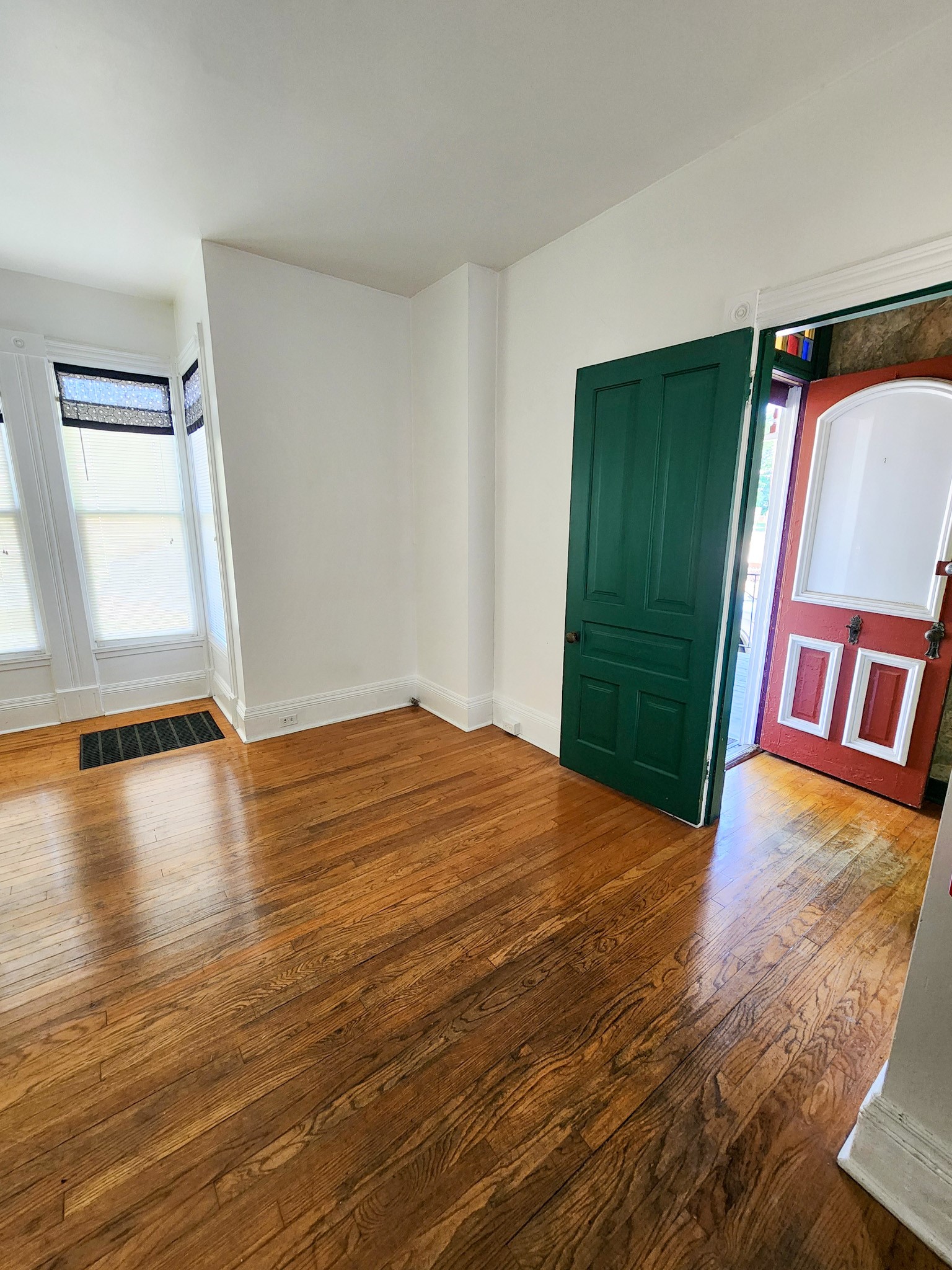 115 Catherine #3 Front Entry