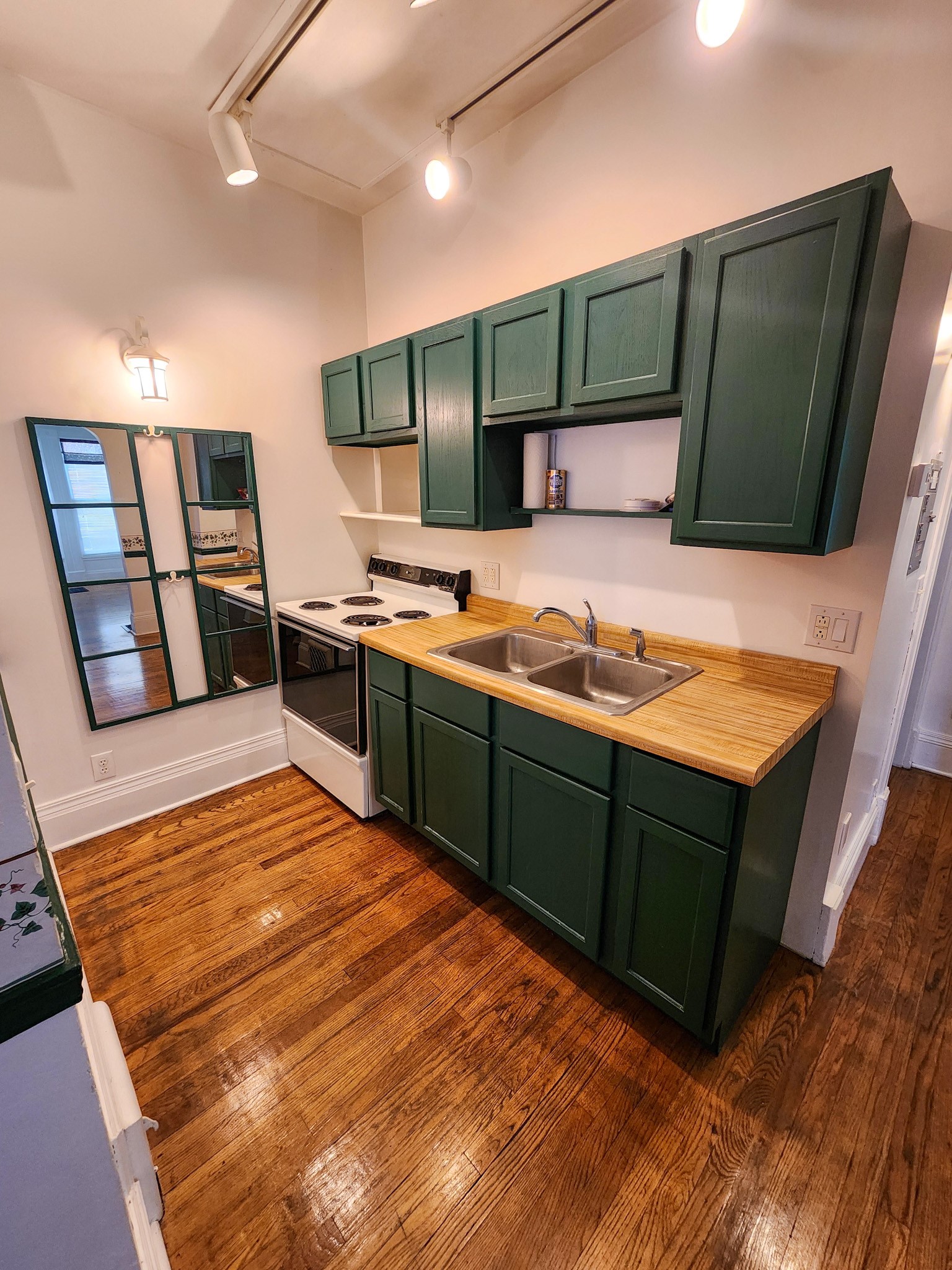 115 Catherine #3 Kitchen Picture 2