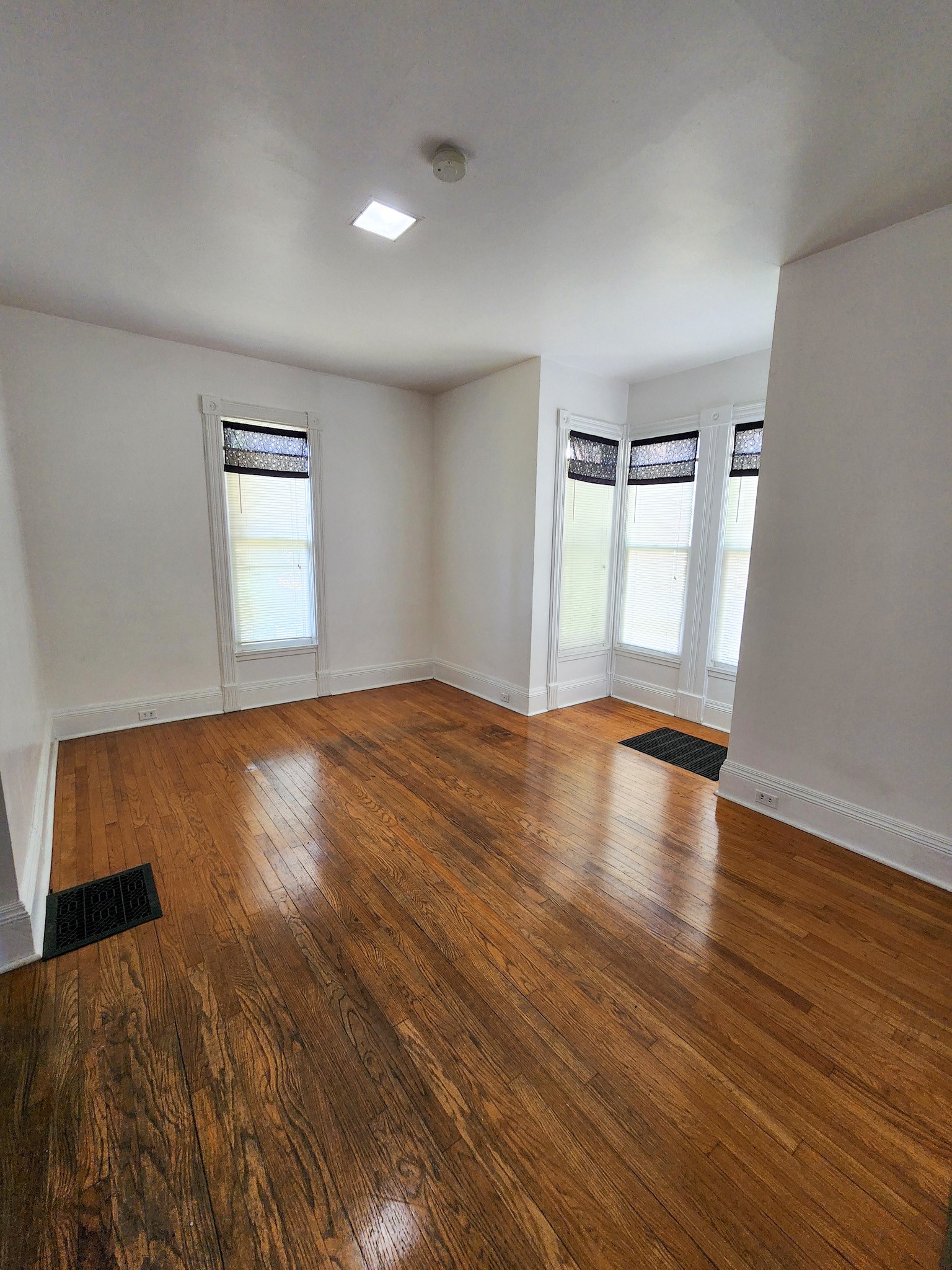 115 Catherine #3 Living Room